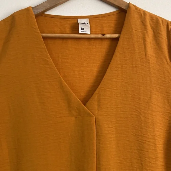 Mustard Coloured V neckline T-Shirt - Size 18 - Picture 3 of 6